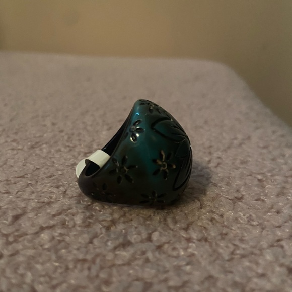 Green Flower Ring - Picture 3 of 3